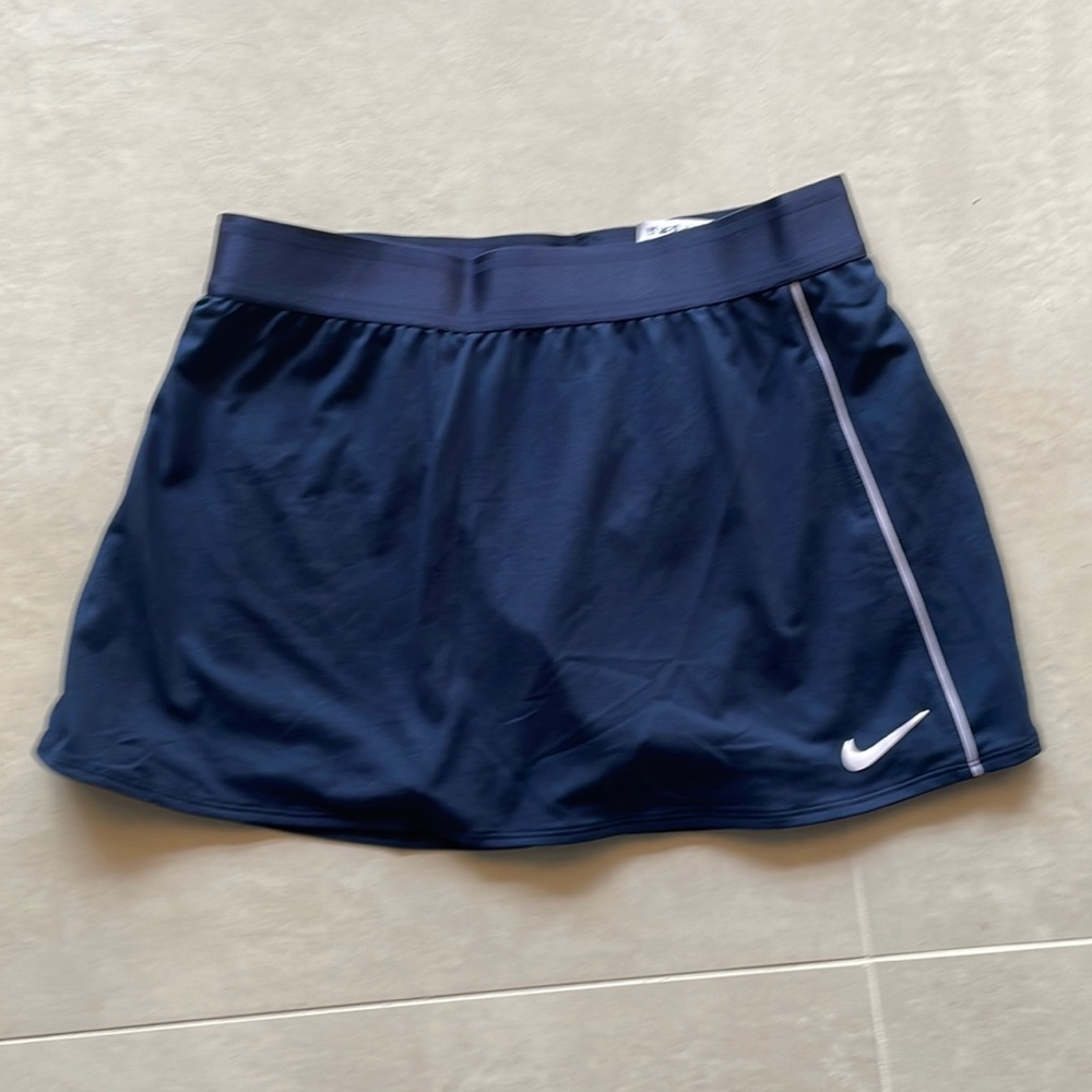 Women’s Nike navy and white golf/tennis skort, size medium